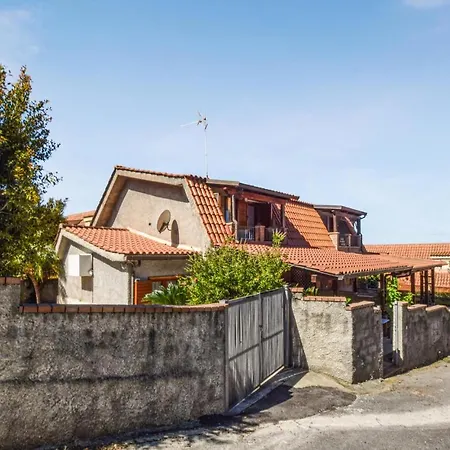 3 Bedroom In * Gizzeria