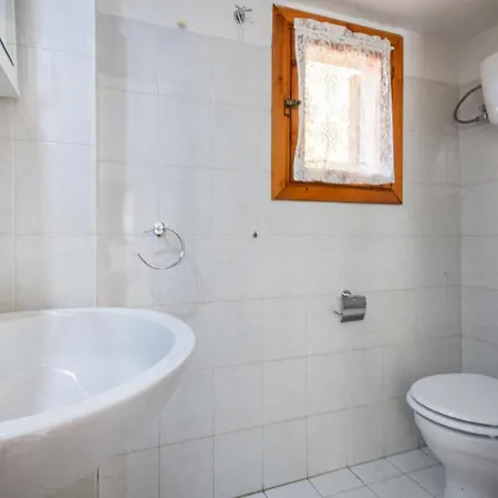 3 Bedroom In Gizzeria